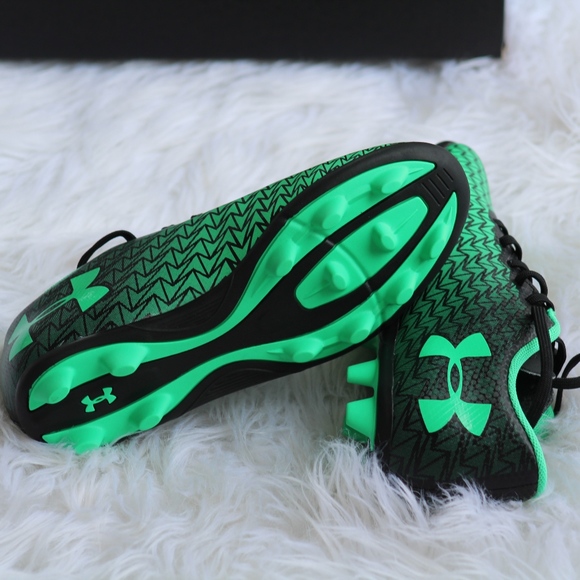 Boys Under Armour Soccer Cleats - Picture 7 of 7